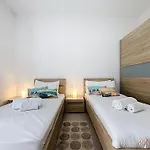 3br Balcony Gem Lägenhet