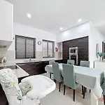 3br Balcony Gem סליאמה