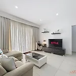 3br Balcony Gem * סליאמה