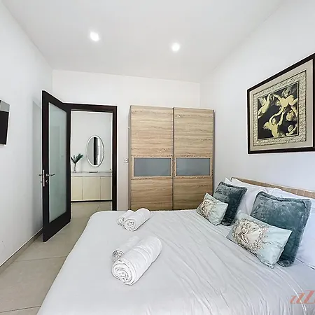 3br Balcony Gem Lägenhet