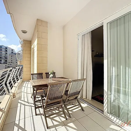 شقة 3br Balcony Gem